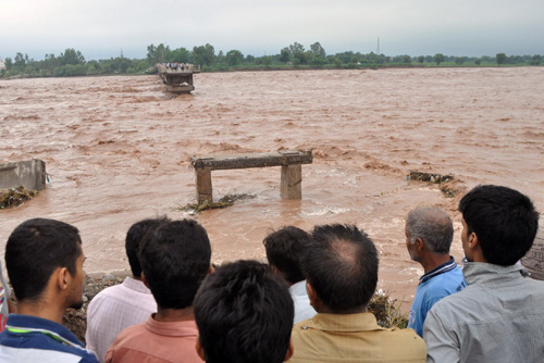 Hơn 420 người thiệt mạng do lũ lụt tại Ấn Độ, Pakistan ảnh 1